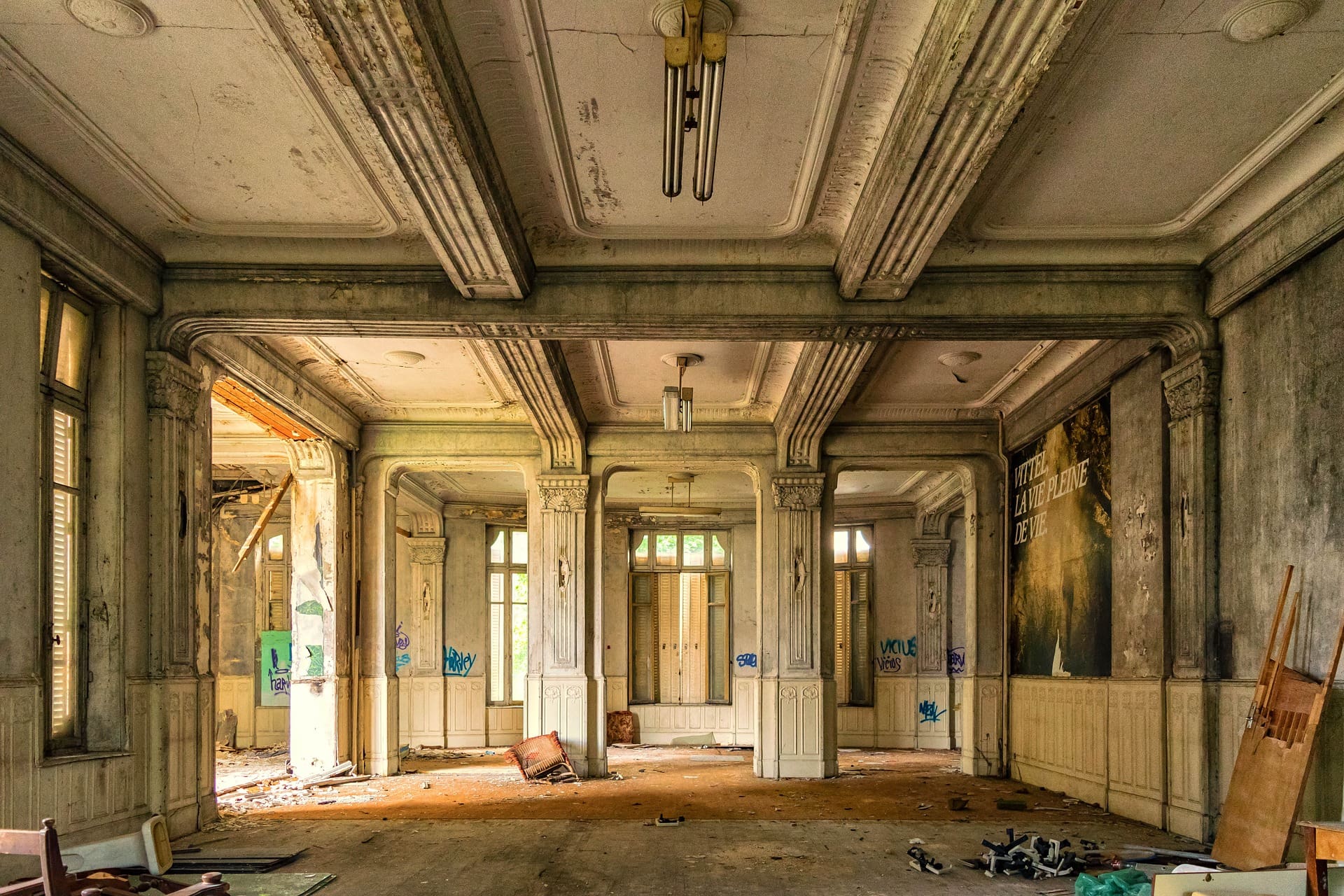 hall-1609571_1920